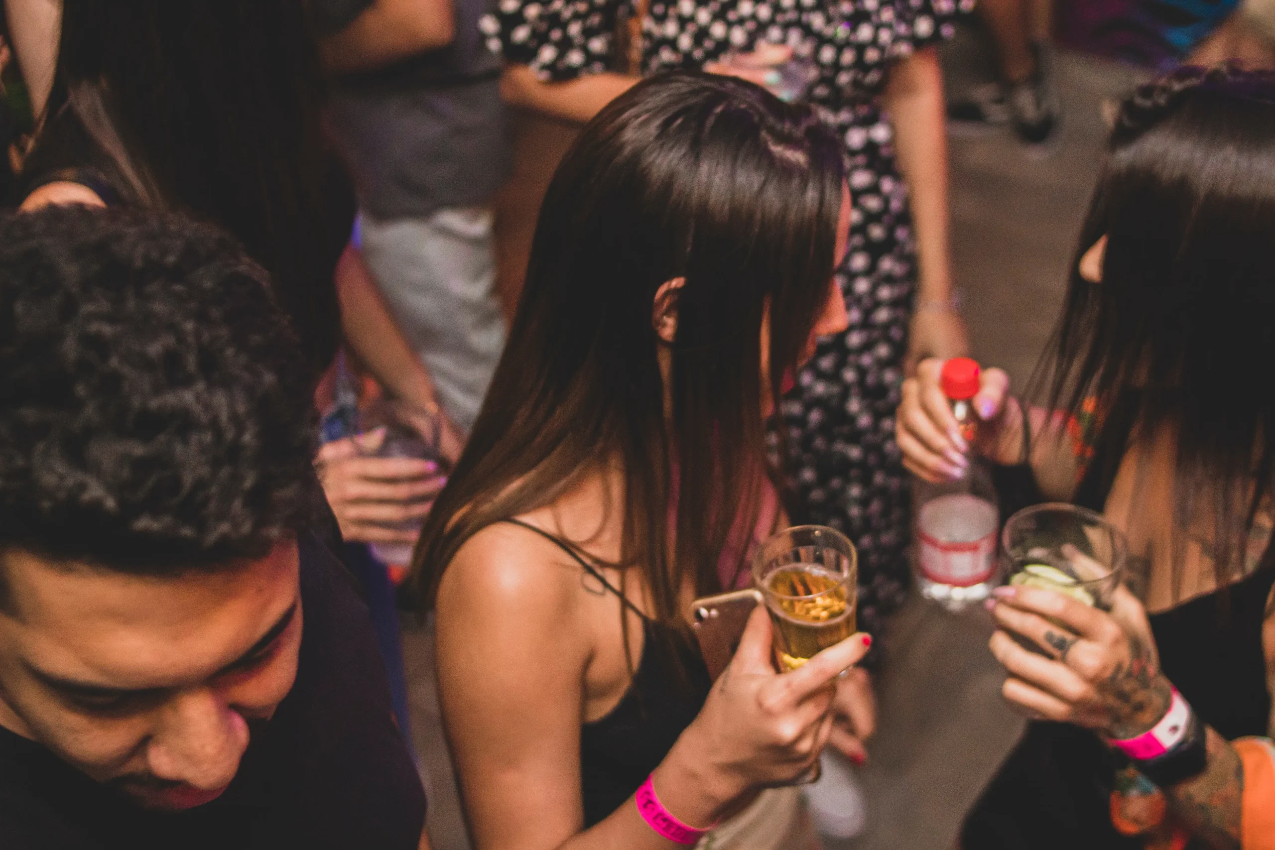 ギャラ飲みとは？仕組みと相場・パパ活との違いを2026年徹底解剖