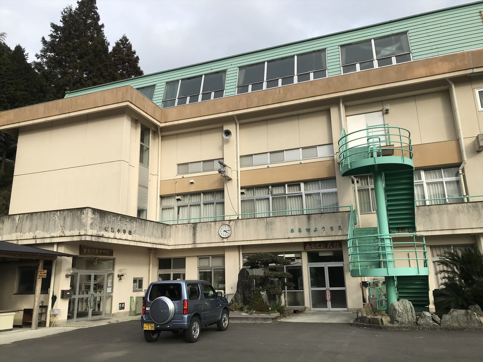 話題の「楽校の宿」とは？廃校泊の評判と料金・予約の落とし穴を解説