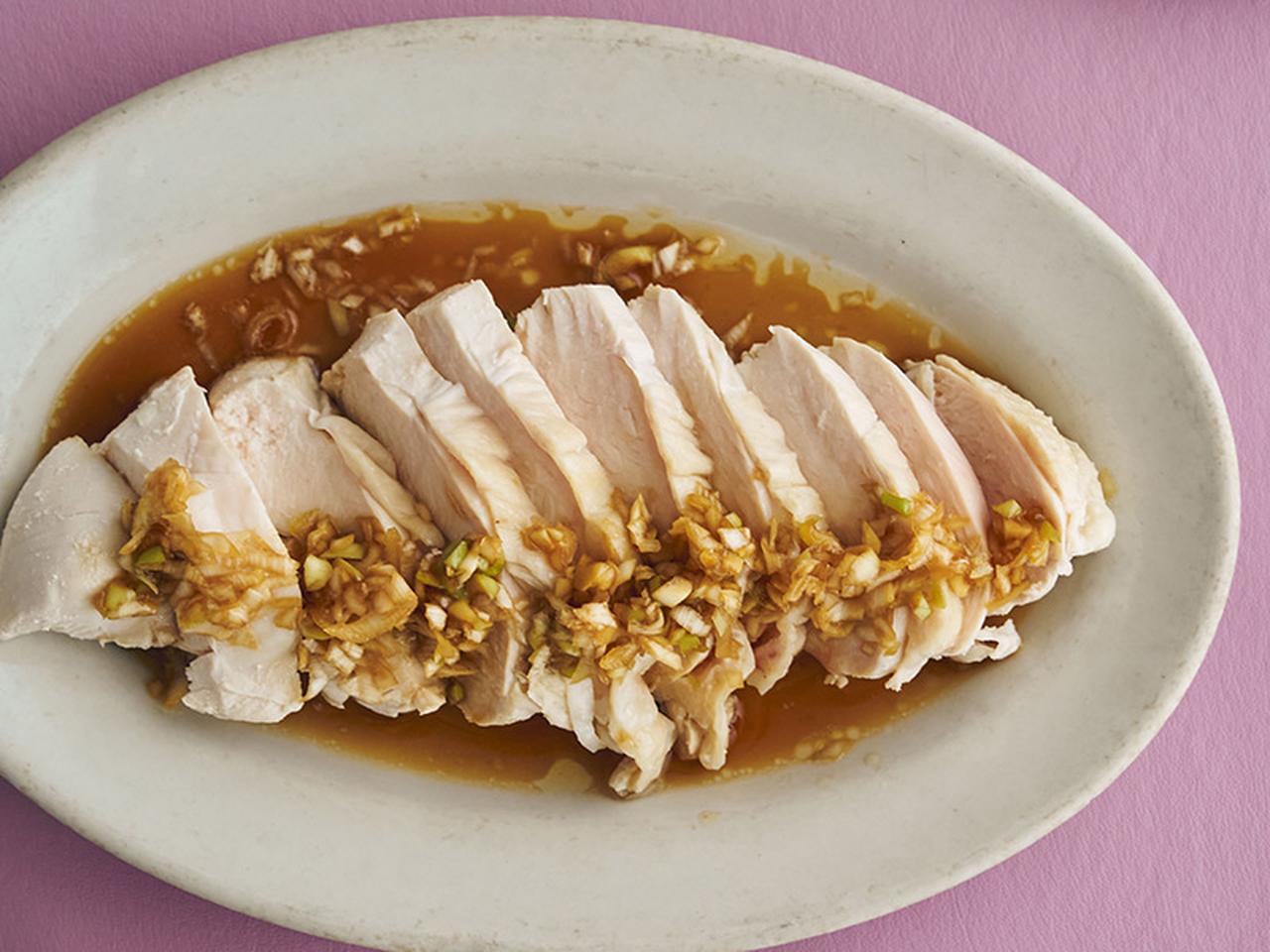 パサパサ感ゼロへ！鶏胸肉が驚くほどジューシーになるプロの茹で方