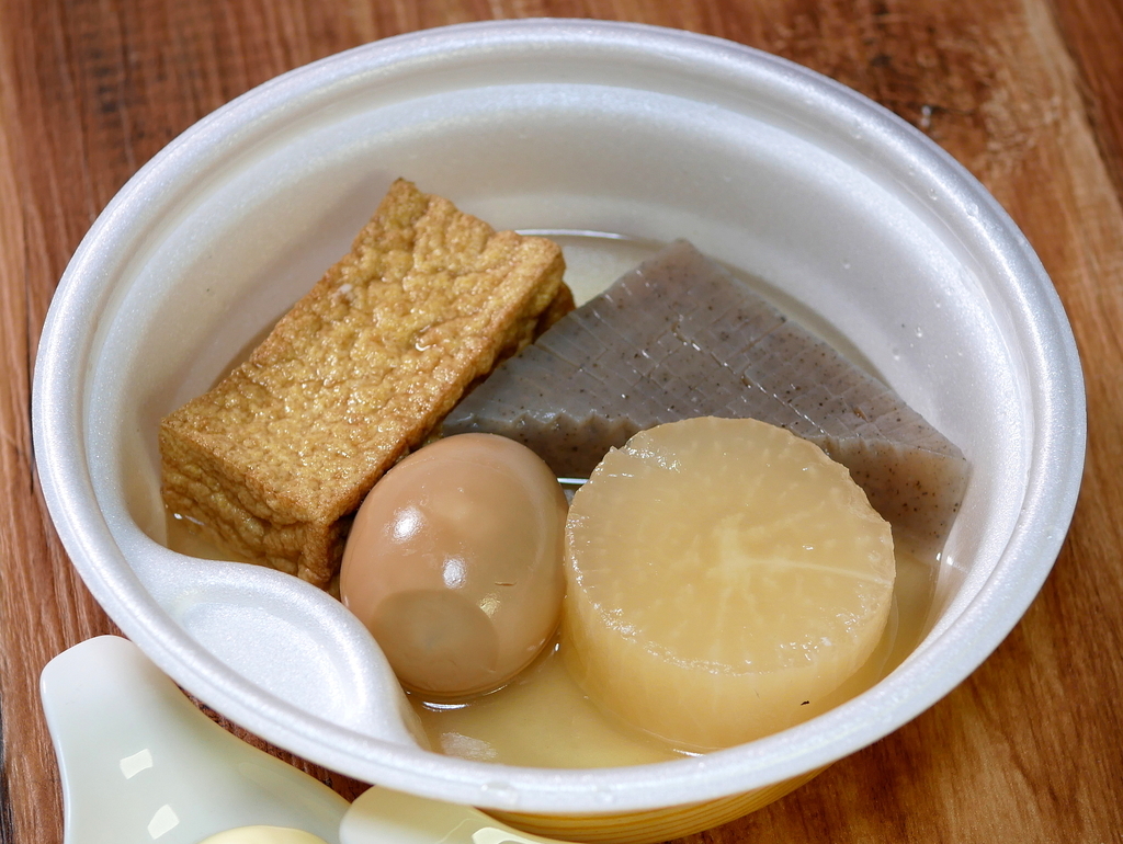 レジ横のコンビニおでんはなぜ消えた？2026年最新の真相と各社徹底比較