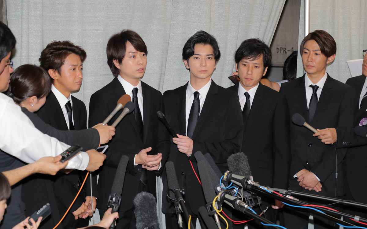 嵐とジャニー氏の知られざる真実！結成秘話と受け継がれる絆の全貌