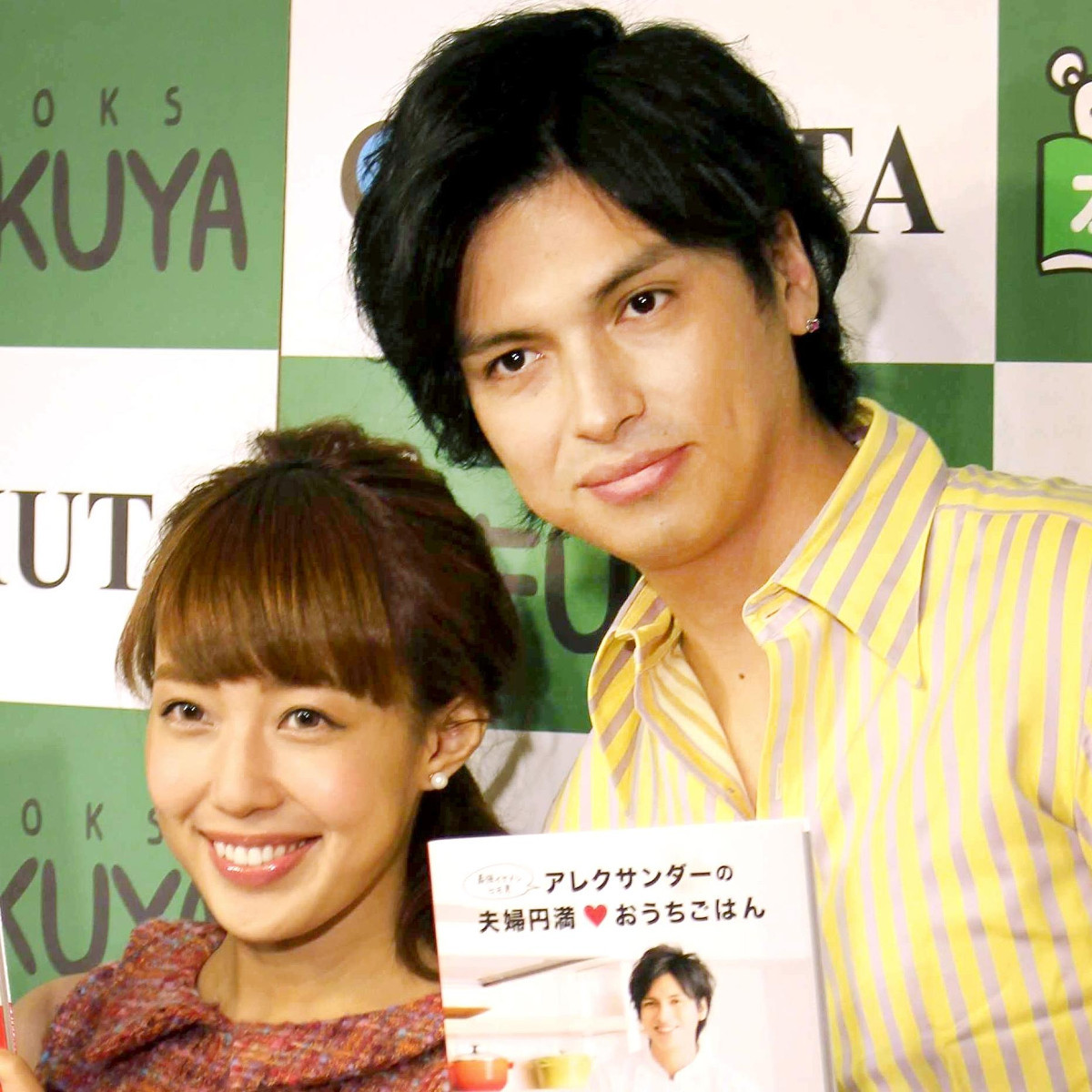 アレクの浮気歴代と車中フライデー！川崎希が離婚しない理由と現在