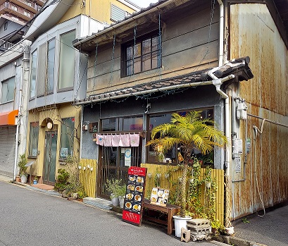 昭和レトロの聖地・中崎町で異変？「サロンドアマント」が2026年の若者に爆発的人気を得る本当の理由