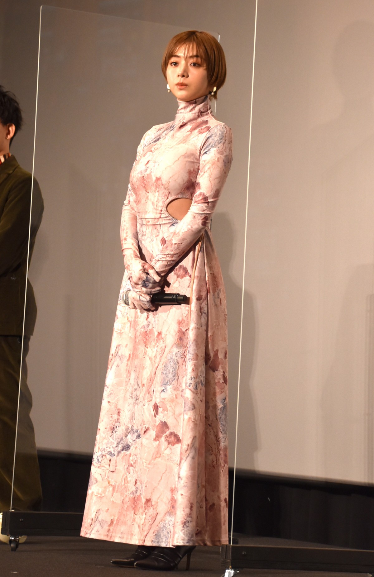 池田エライザのドレス姿に視線集中！映画祭レッドカーペットの裏側