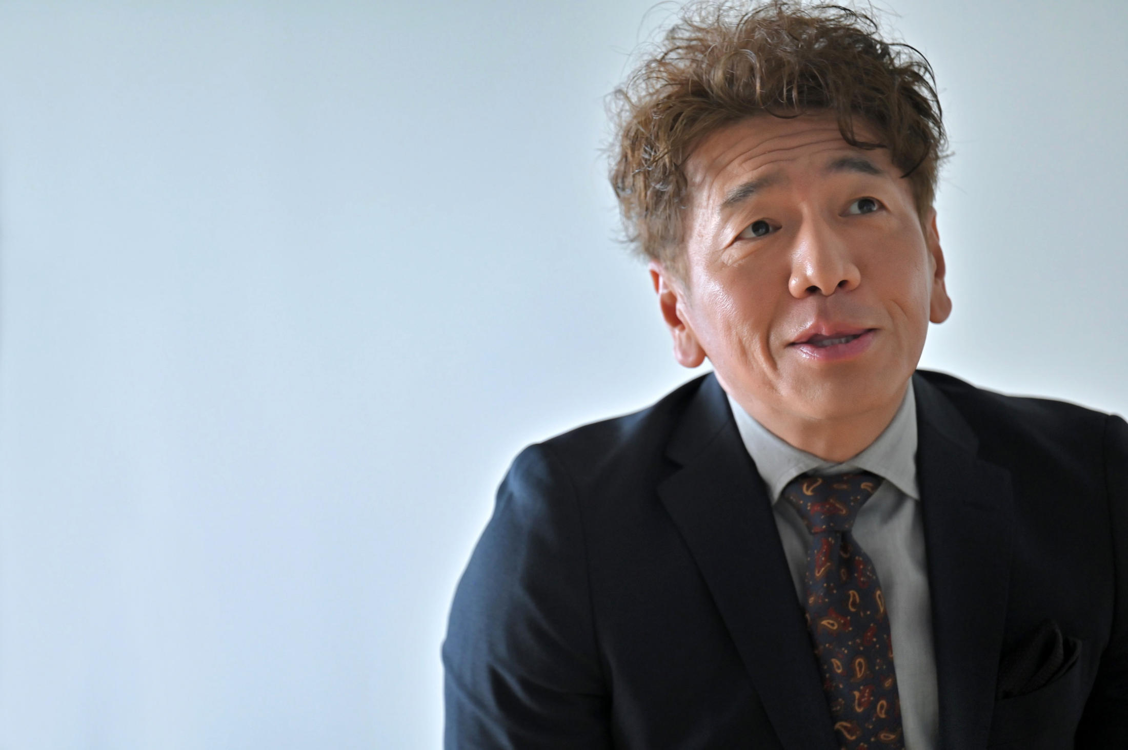 くりぃむ上田晋也の現在と推定年収！早稲田中退から司会界トップへの軌跡