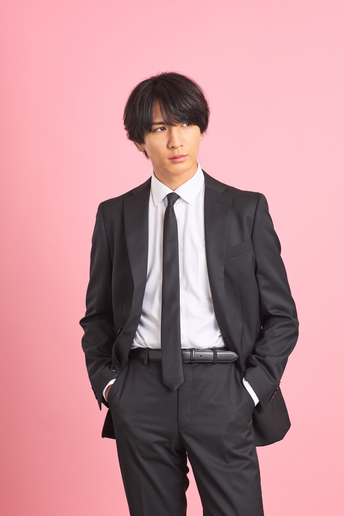 West. 藤井流星の最新画像まとめ！金髪＆私服の神ビジュアルを徹底解説