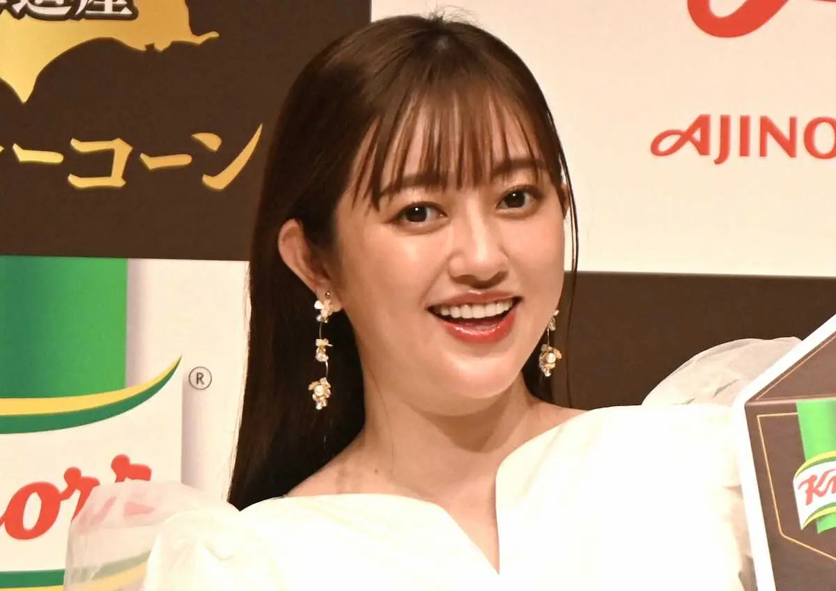 ガラケーを愛用する芸能人の真相｜あえてスマホを持たない理由と現在