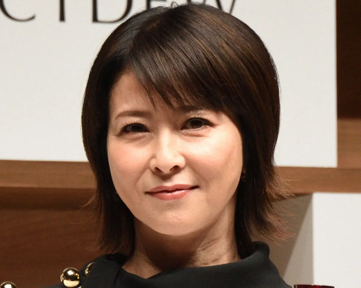 森高千里の現在画像に驚愕！奇跡の50代が魅せる美脚と美貌の秘密