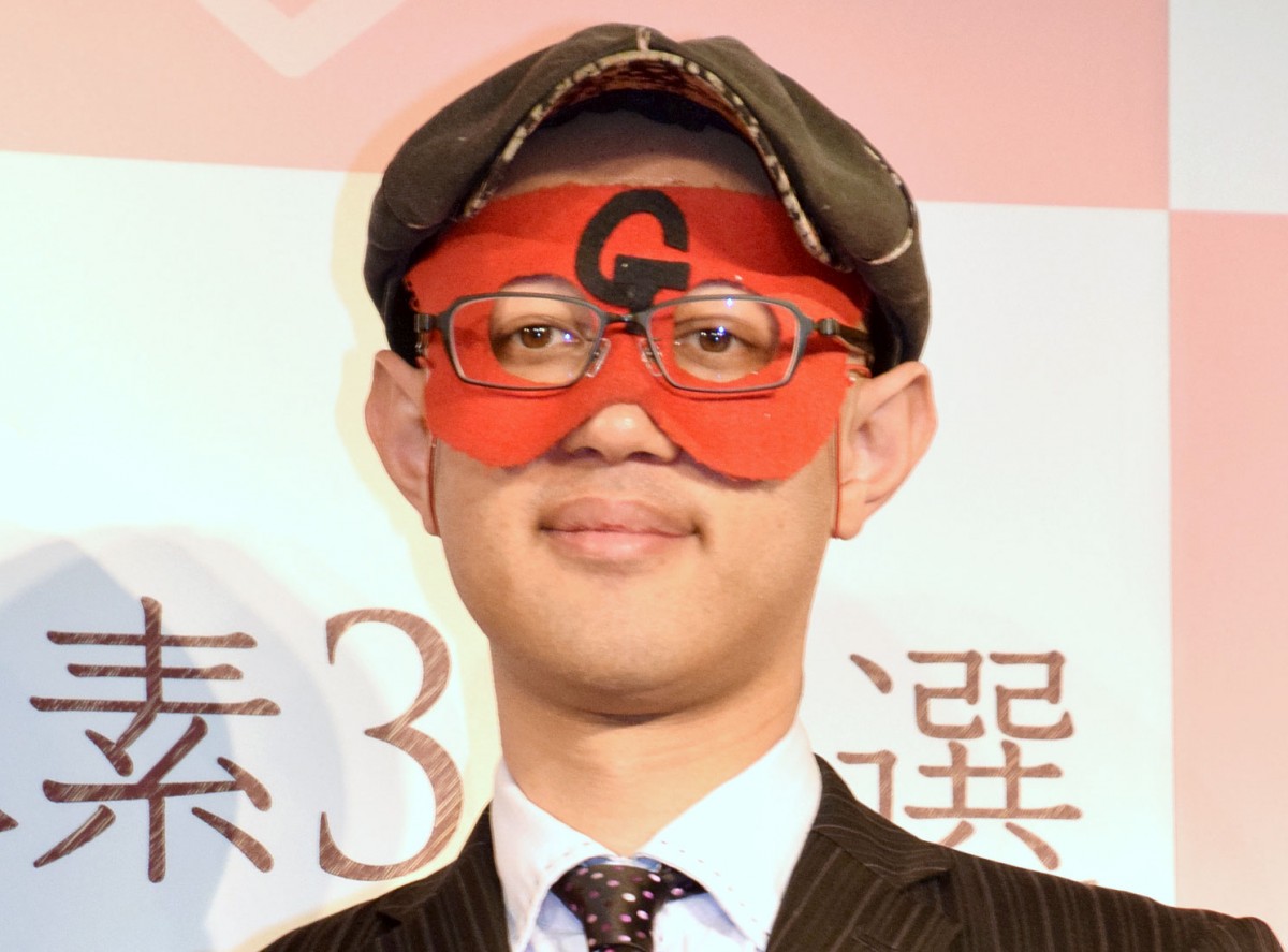 ゲッターズ飯田が素顔を隠す理由と赤い仮面の裏に迫る特別解説