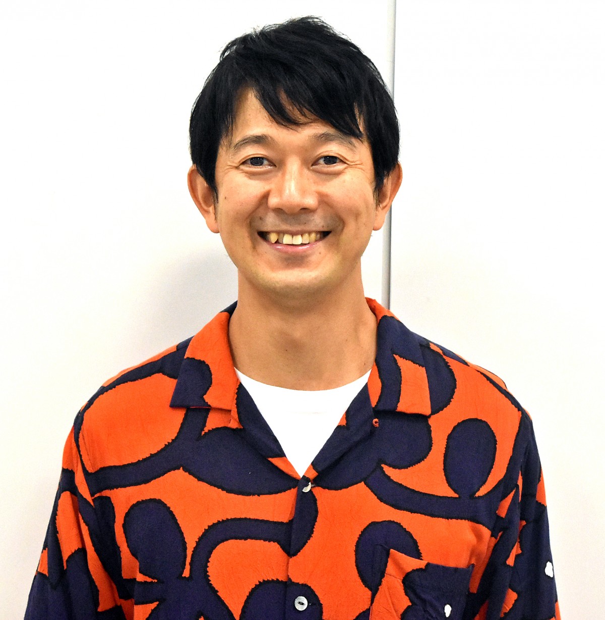 アキラ100%の年齢は何歳？実年齢と驚きの俳優転身の真実