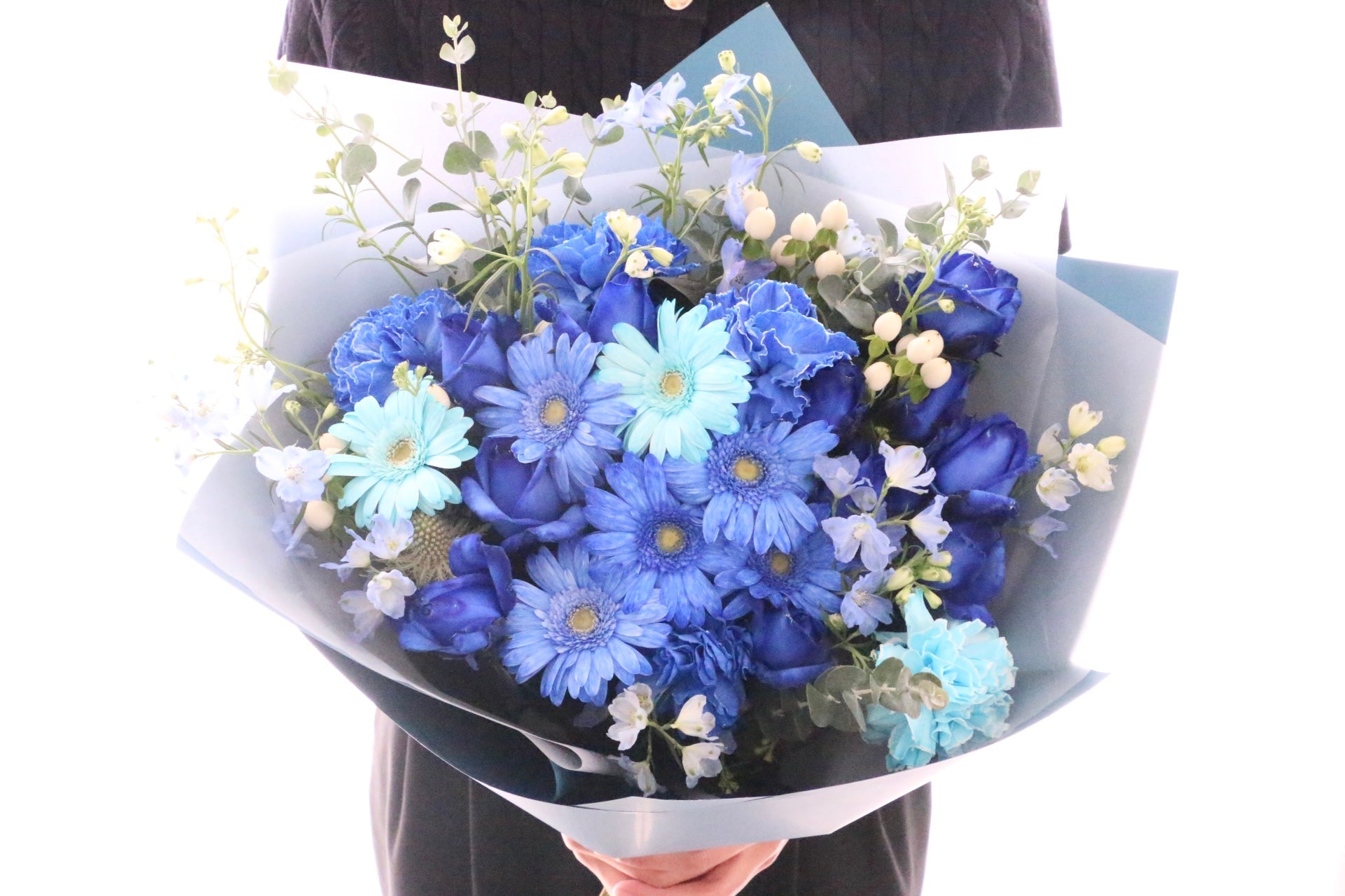 卒業式で彼氏に花束は重い？男性の本音とスマートな渡し方を徹底解説