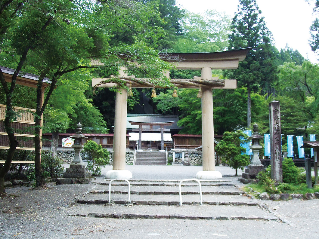 2026年、なぜ吉野の奥宮へ人が押し寄せるのか？水神が宿る「丹生川上神社下社」の静かな真実と今訪れるべき理由