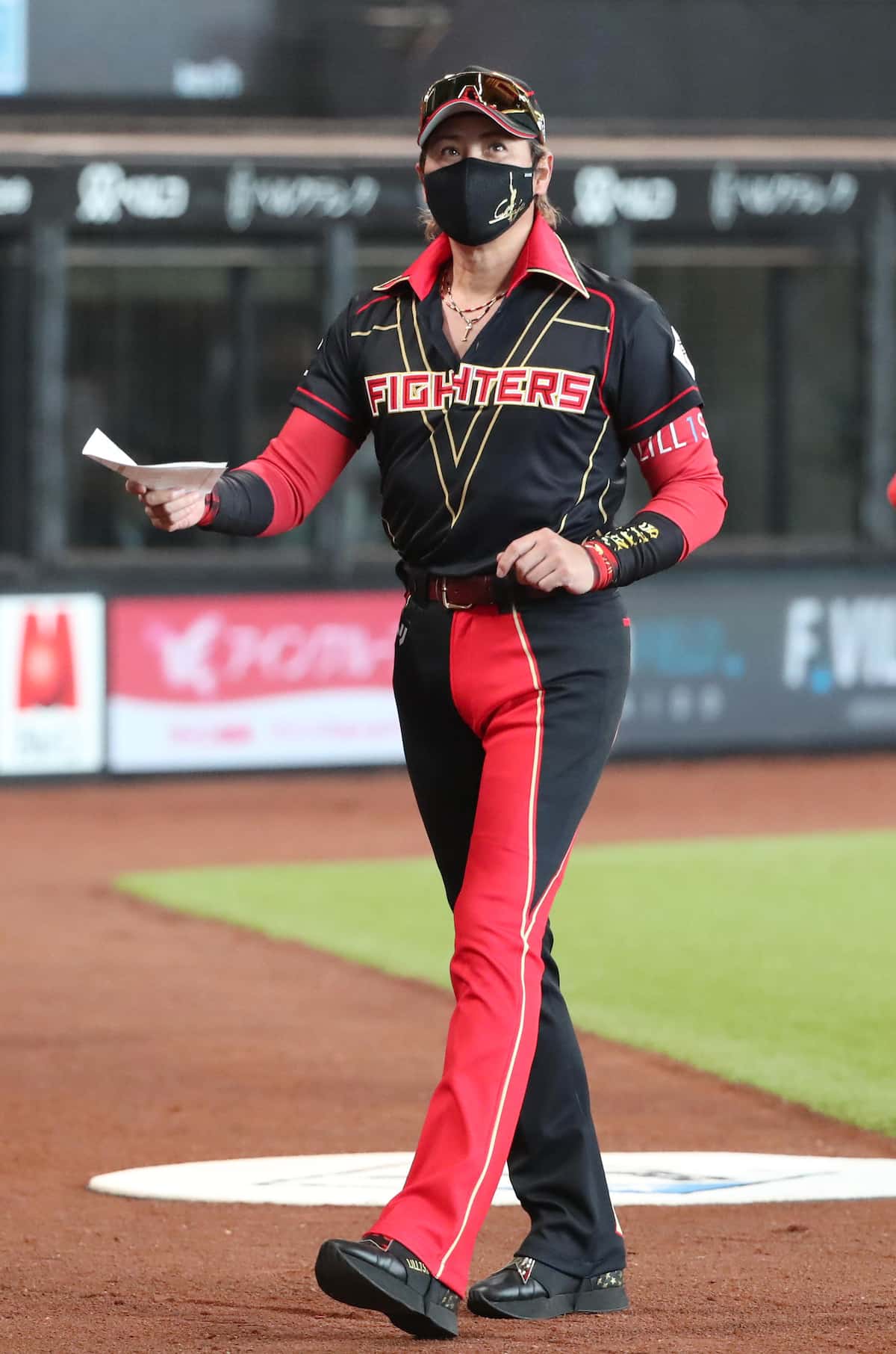 日本ハム新庄監督の現在と続投の真相！年俸・采配と育成力の全貌