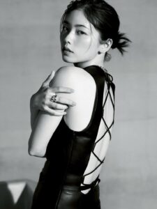 吉高由里子、デビューから現在までの「美ボディ」変遷と大人の色気——なぜ彼女のスタイルは時代を超えて人々を魅了し続けるのか