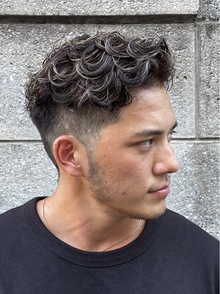 2026年、なぜビジネス街で「短髪×カール」が急増しているのか？大人の男性が選ぶ最新ヘアトレンドの深層