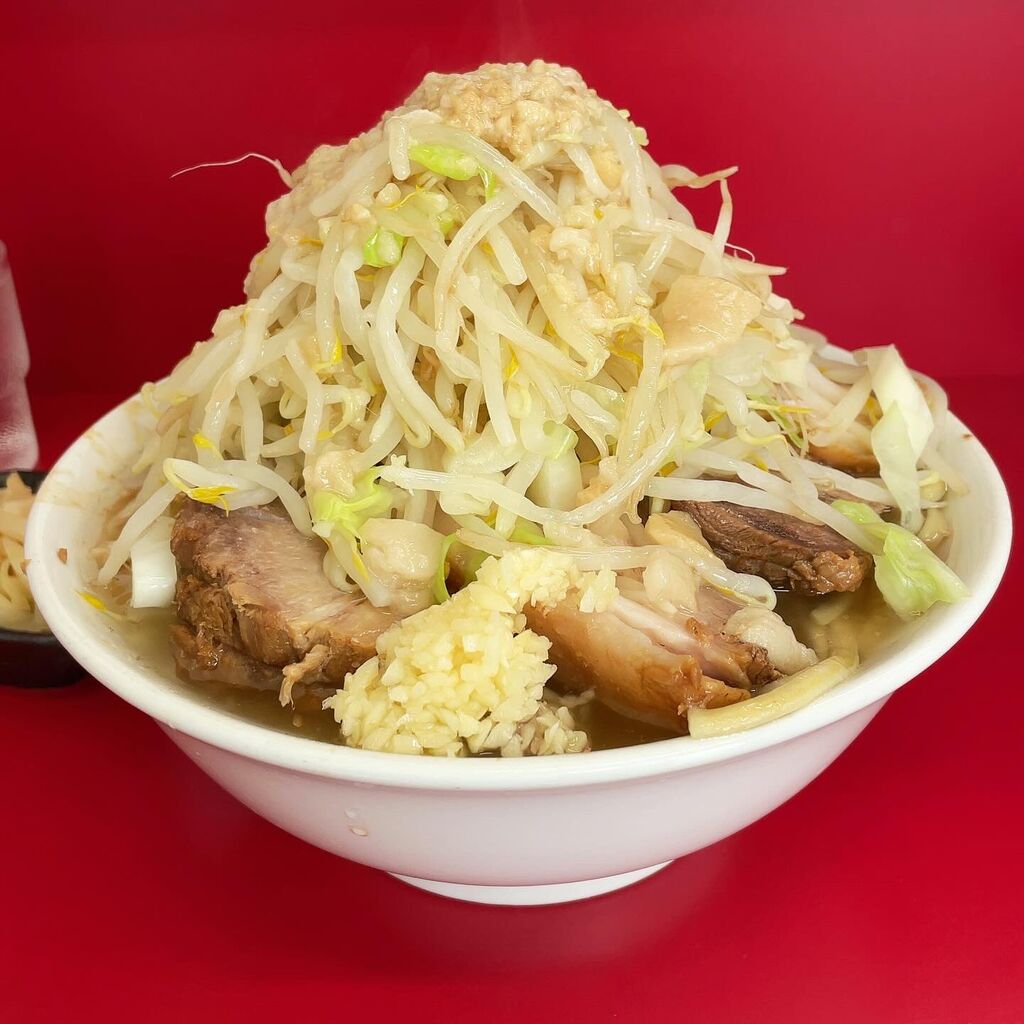 神保町二郎2026最新攻略！規格外の麺量と並び方・撃沈回避の掟