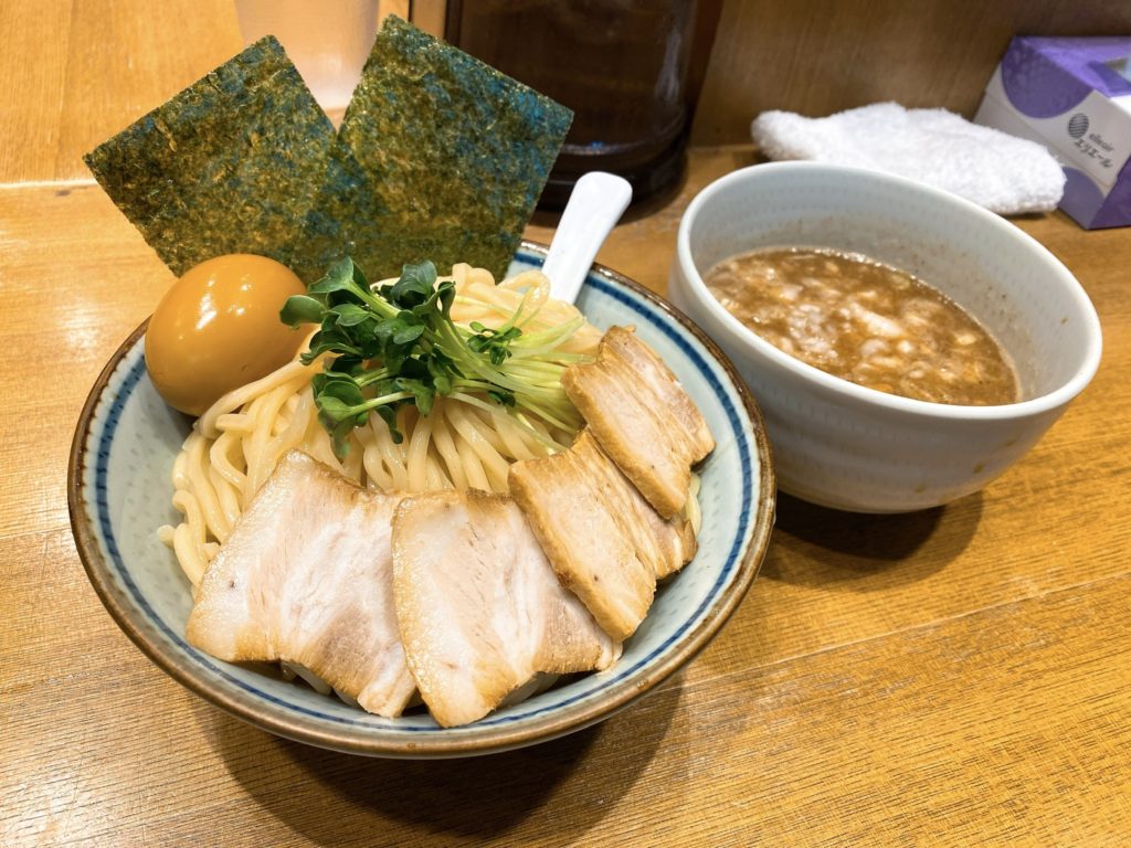 小岩の超名店「鼈」が魅せる極上濃厚煮干しつけ麺の真髄と行列攻略法