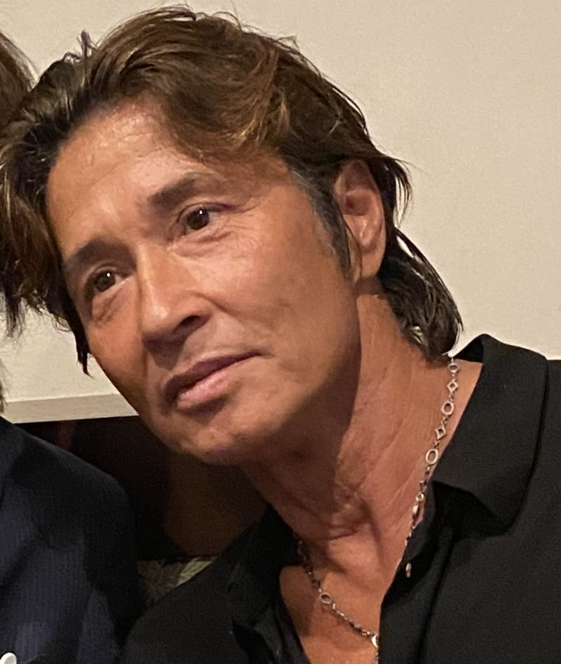 羽賀研二の現在と収入源に迫る！度重なる逮捕劇の真相と沖縄生活