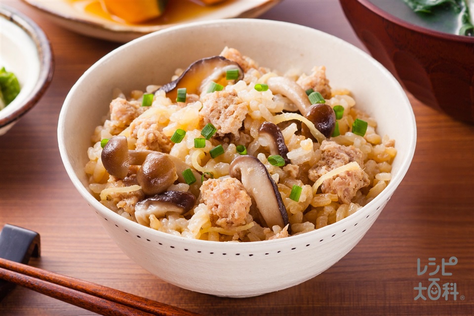 ひき肉炊き込みご飯は生のままで極上！失敗防ぐ黄金比と時短パラパラ術