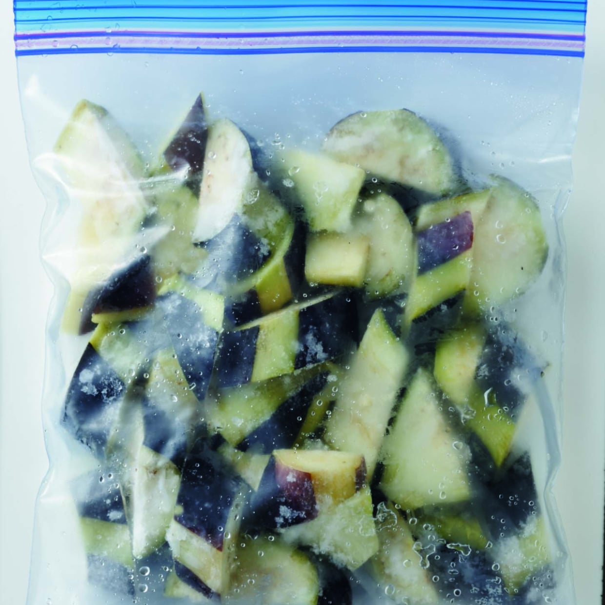 【2026年最新】「なすの冷凍」で食感が激変？ブヨブヨを防ぐプロの裏ワザと絶品時短レシピの全貌