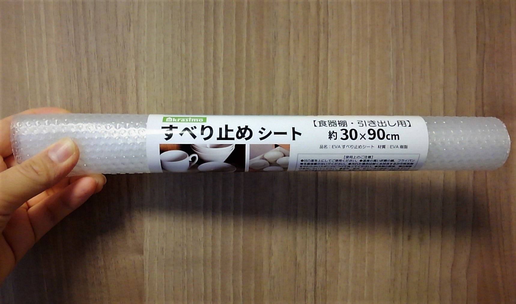 敷くだけじゃない！100均滑り止めシートの神裏技とベタつき防止策