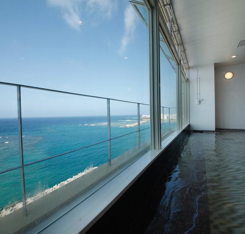 沖縄・北谷で絶大な支持を集める理由とは？「Vessel Hotel Campana Okinawa」が贈る2026年最新のリゾート体験と至高のサンセット