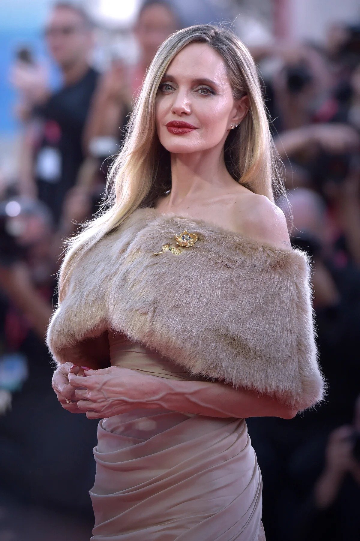 アンジェリーナ・ジョリー怪我の真相！撮影事故や息子の搬送と現在