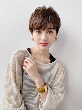 2026年、髪を切って生まれ変わる女性たち。「ベリーショートが似合う可愛い芸能人」に学ぶ、新時代のフェミニズムとヘアスタイル革命