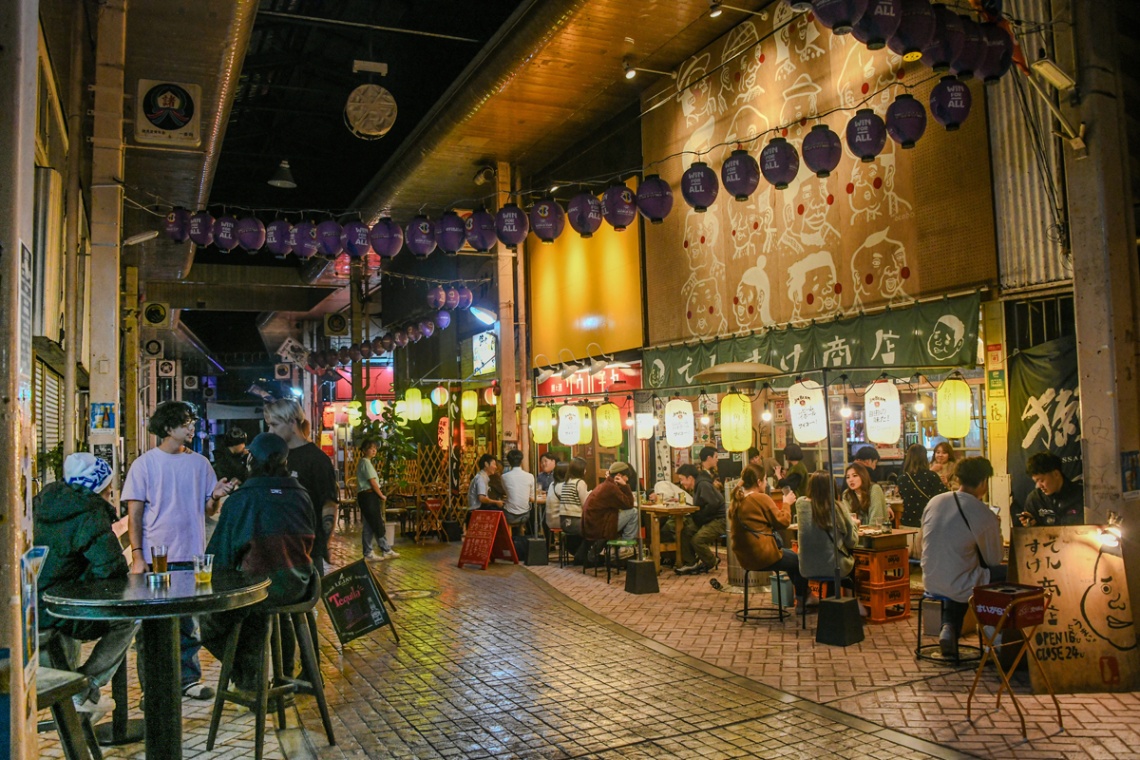 【2026最新】沖縄市の居酒屋決定版！コザ・中の町の隠れ家と地元人気店