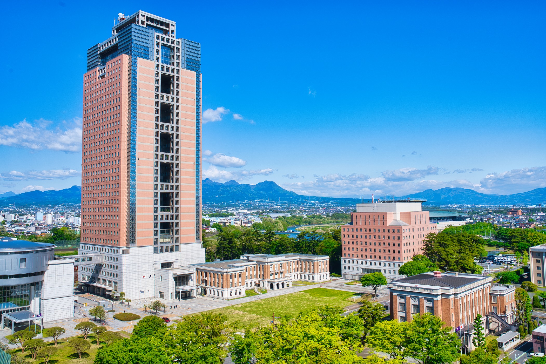 群馬の県庁所在地が前橋の理由は？高崎との激闘史と日本一の庁舎を解剖