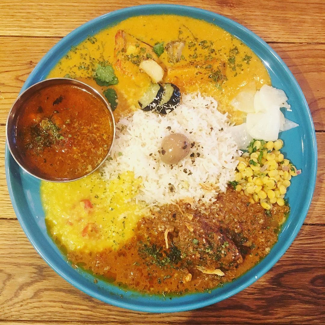 下北沢の伝説！ハルダモンカレー最新限定スパイスと極秘混雑回避術