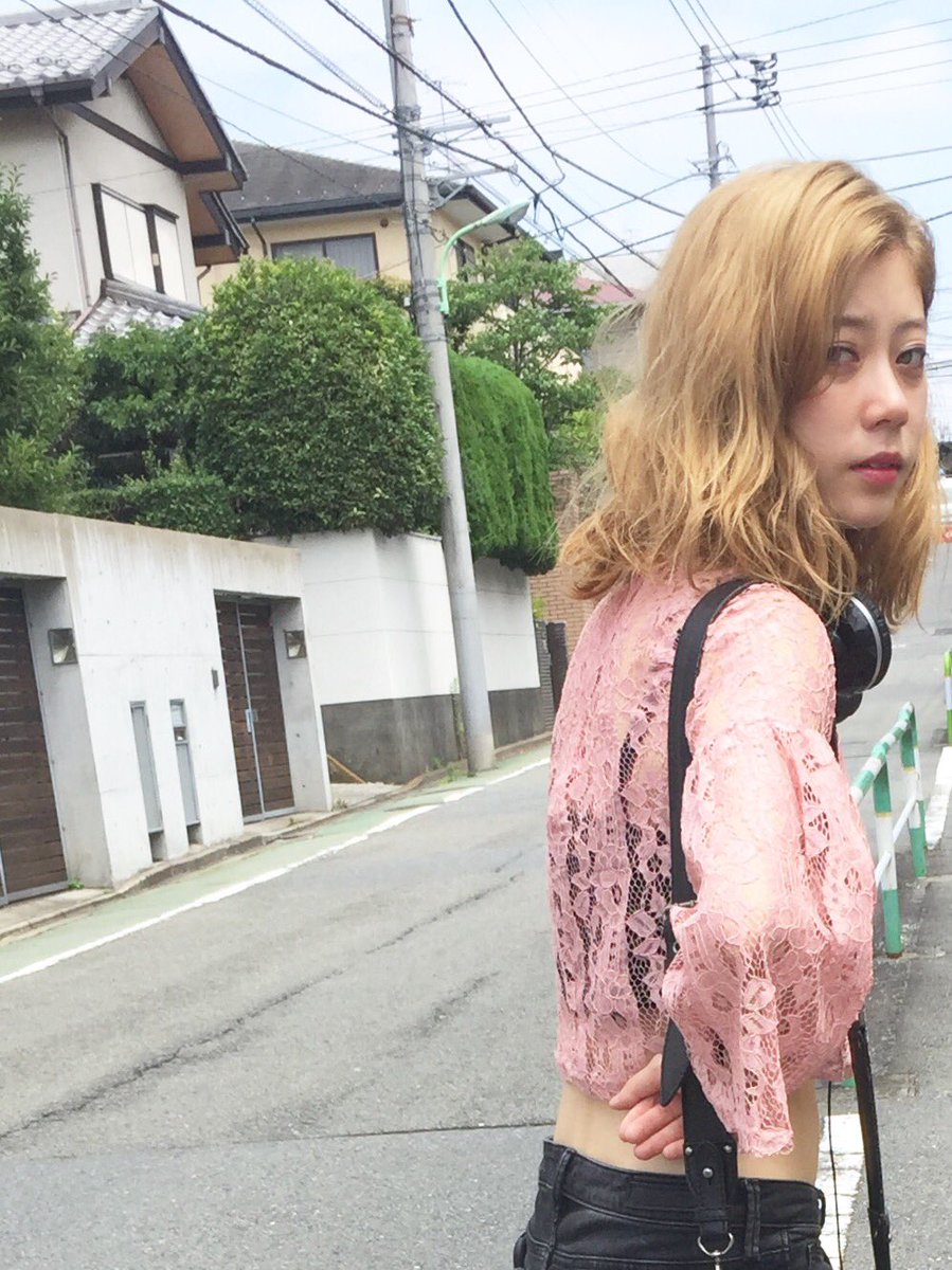 Charaの私服が憧れの的！50代の色褪せない古着Mixと愛用ブランド