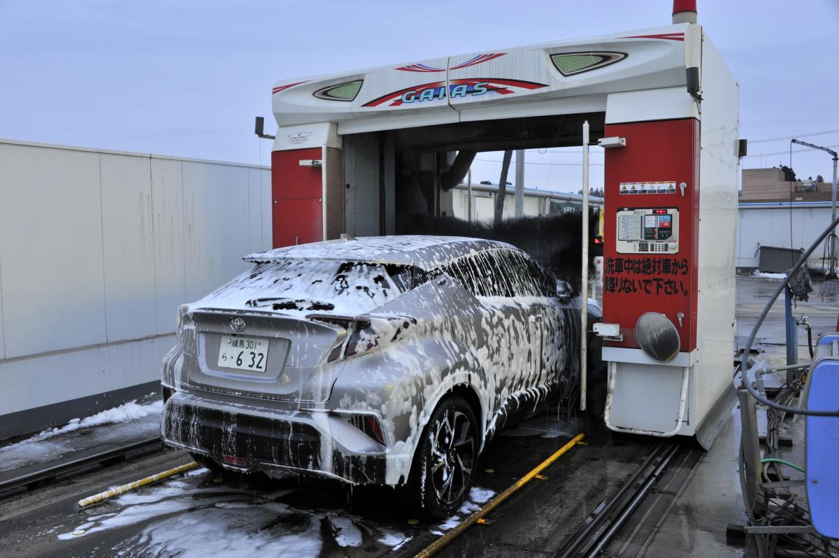 洗車ができるガソリンスタンド2026｜手洗い料金相場と傷の真相