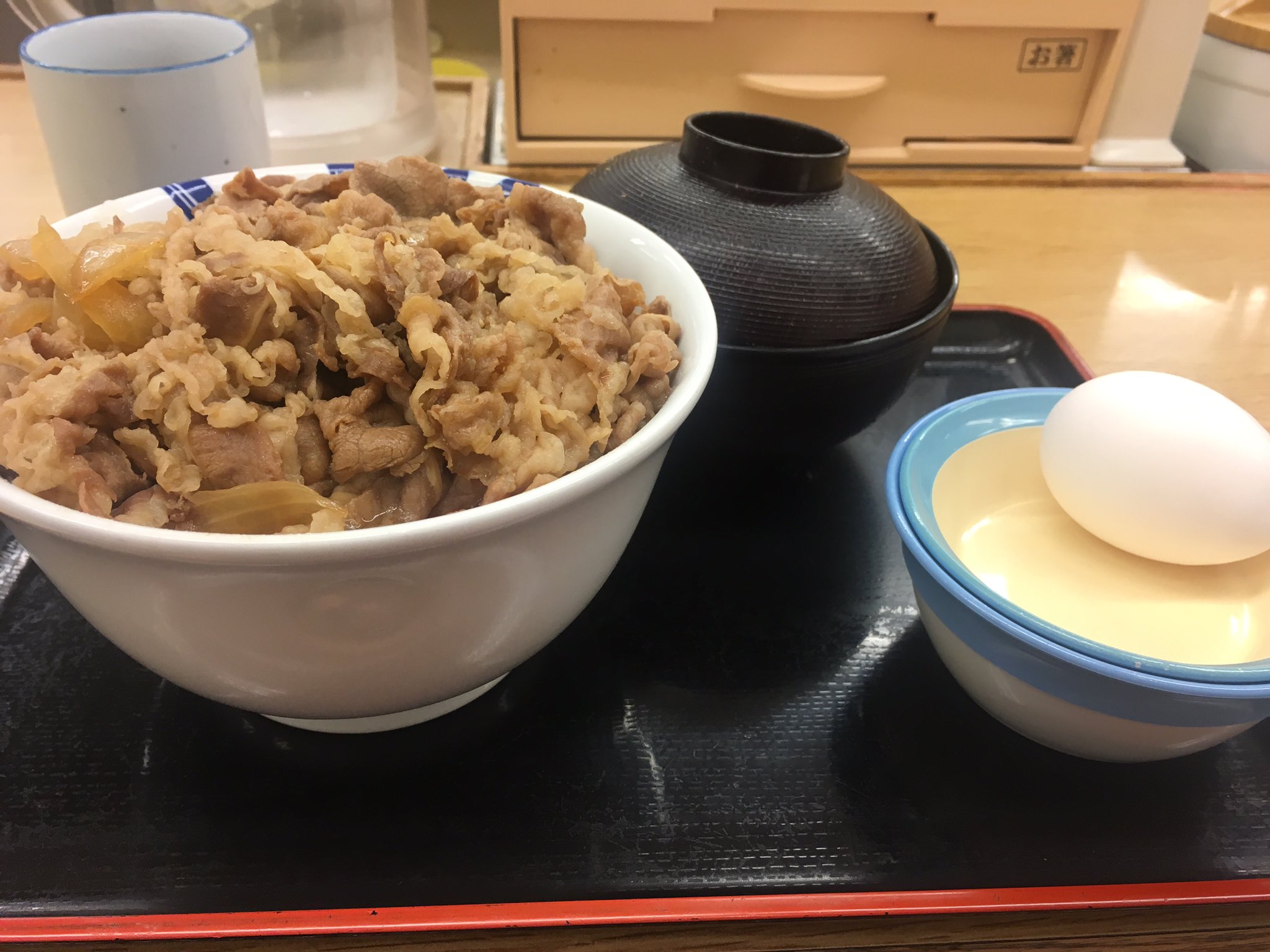 松屋の特盛の量は何グラム？ご飯と肉の実態と大盛との違いを徹底検証