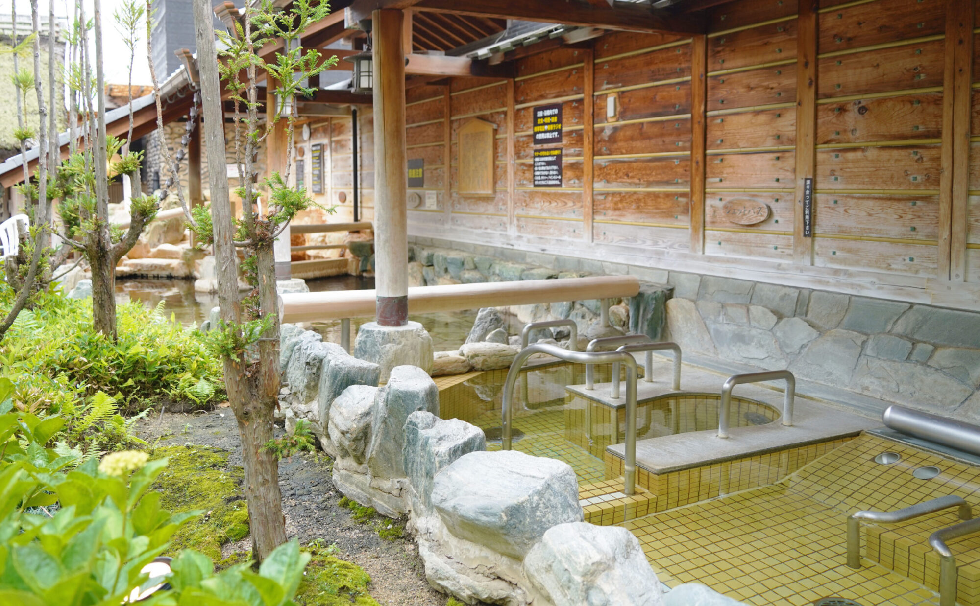 宝塚の名湯・宝乃湯の人気の理由とは？有馬級の金泉と最新情報を徹底解剖