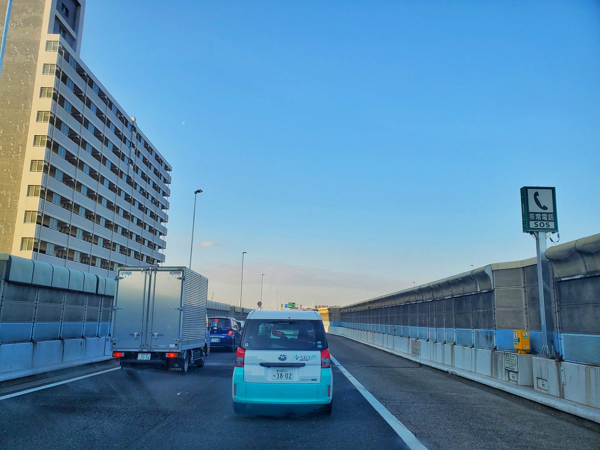 【2026年最新】高速道路の渋滞はなぜ起きる？ゴールデンウィーク・お盆のピーク予測とAi時代の激変する回避術