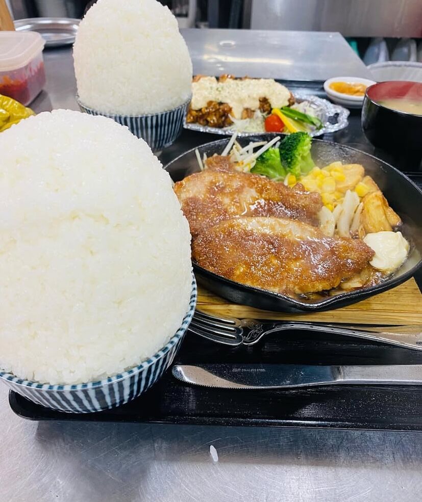 まるいし食堂の看板料理に迫る！名物ラーメン・カツ丼の評判と最新情報
