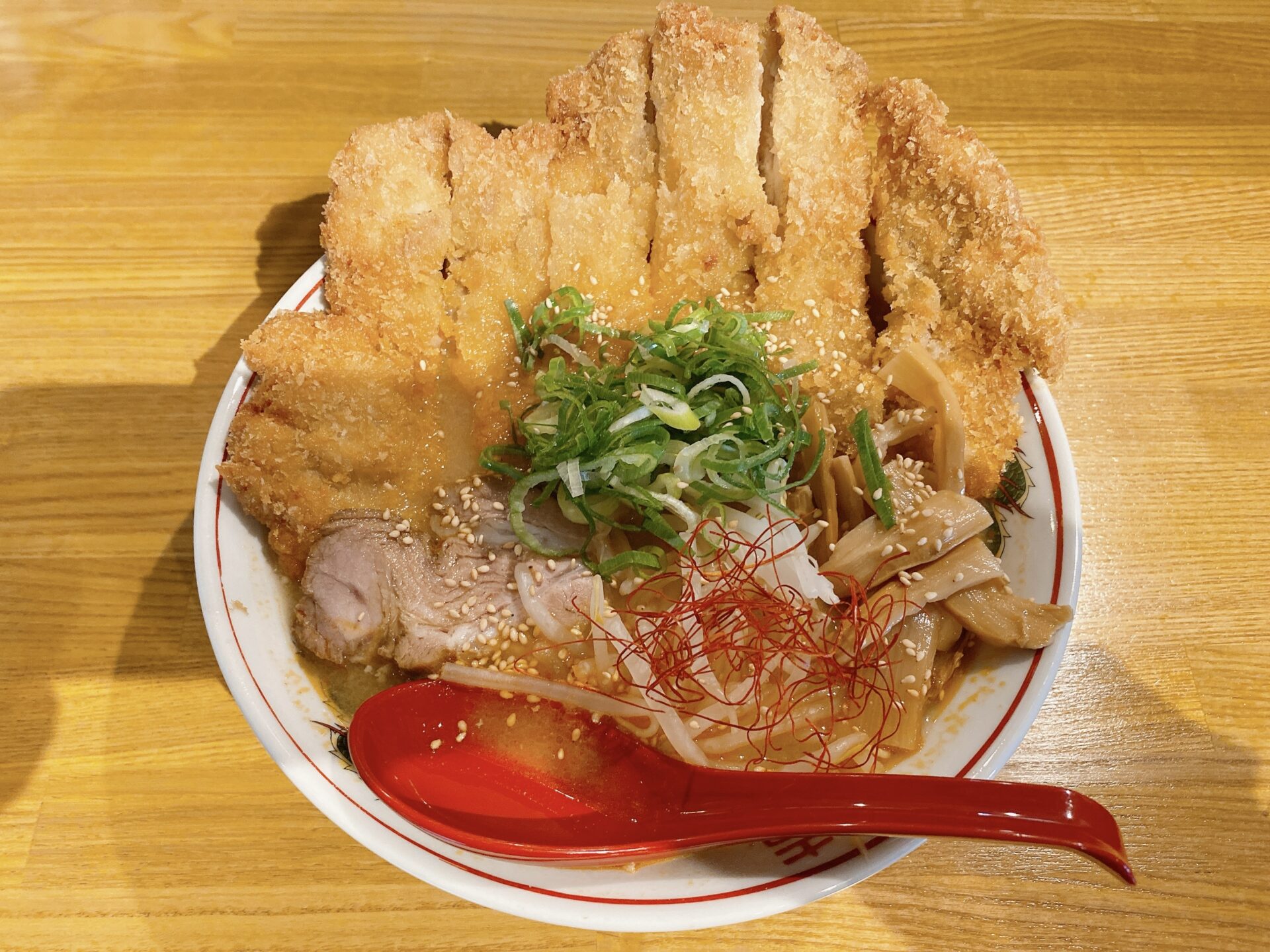 【2026最新】倉敷市のデカ盛り聖地！総重量2Kg超＆すり鉢麺の衝撃グルメ