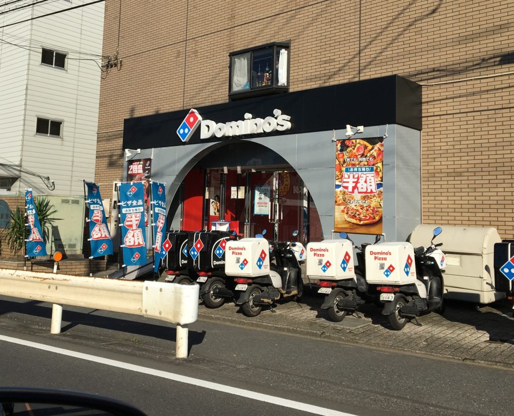 ドミノピザふじみ野店炎上騒動の真相と現在｜再開動向と法的措置の全貌