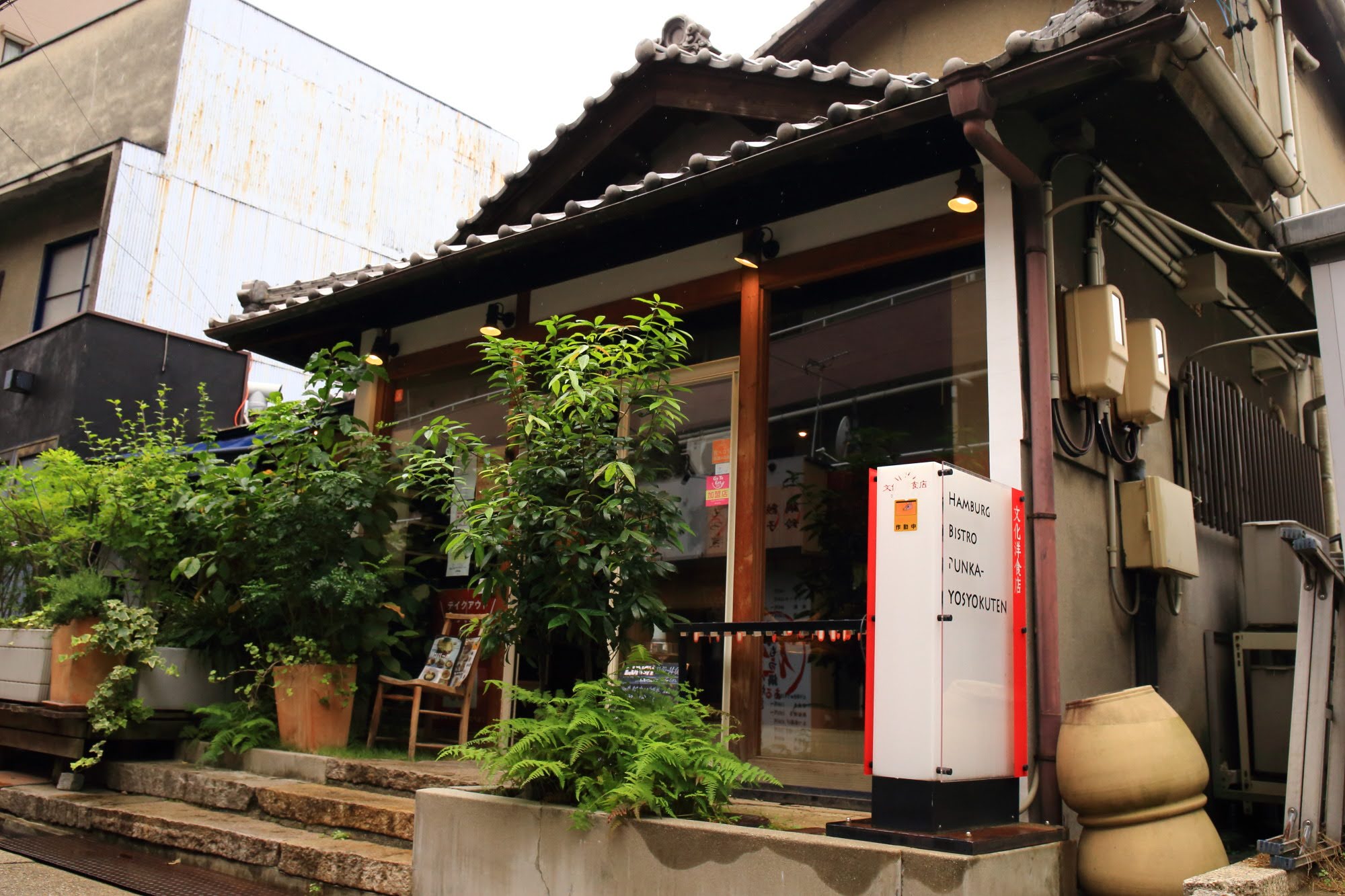 ビストロ文化と洋食店の違いとは？歴史の深層と名店が誇る絶品の真相