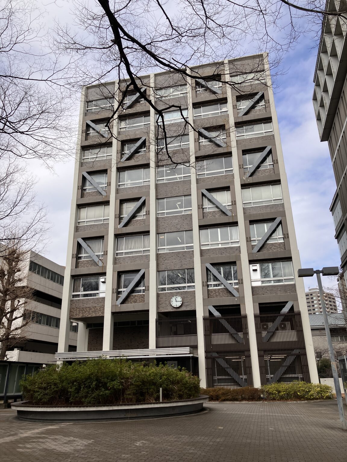 早稲田大学15号館の全貌！建て替えの真相や評判・フロア案内を徹底解説