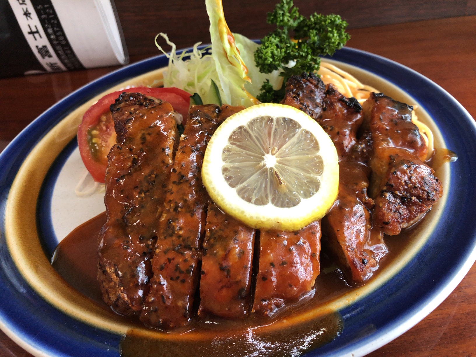 天下茶屋の老舗・新富士本店を徹底解剖！名物ポークチャップと混雑実態