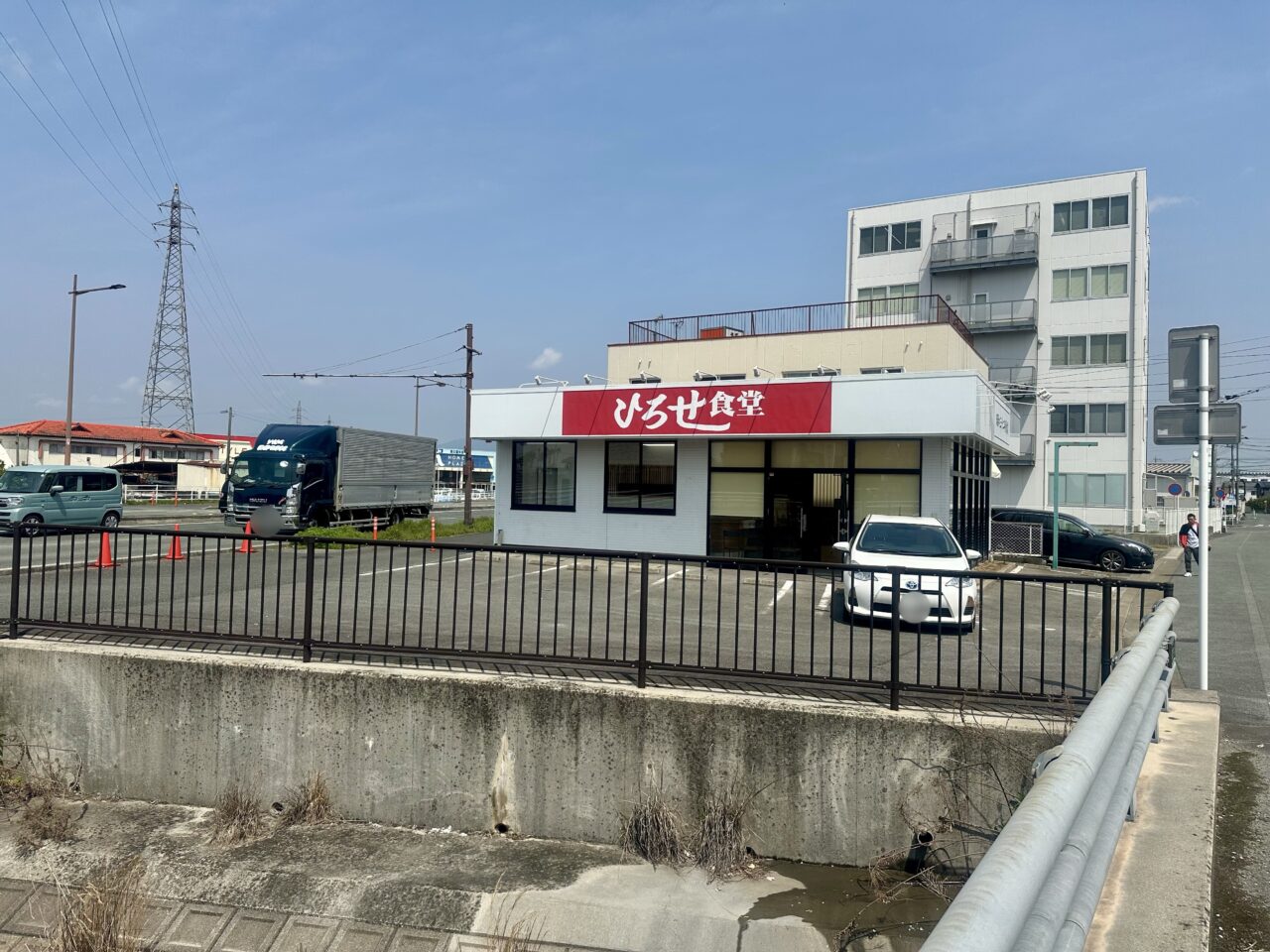久留米ラーメンひろせ食堂の現在！名物焼き飯の評判と行列の真相