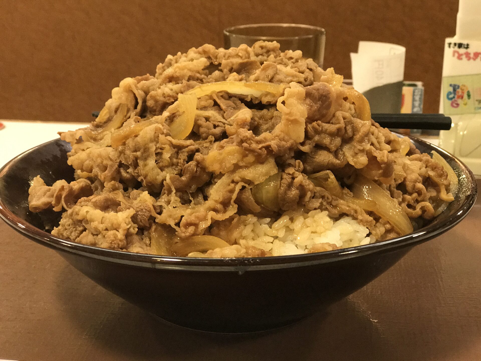 2026年最新【すき家】裏メニュー「キング牛丼」の値段・コスパを徹底調査！並盛6倍の圧倒的ボリュームと最新事情