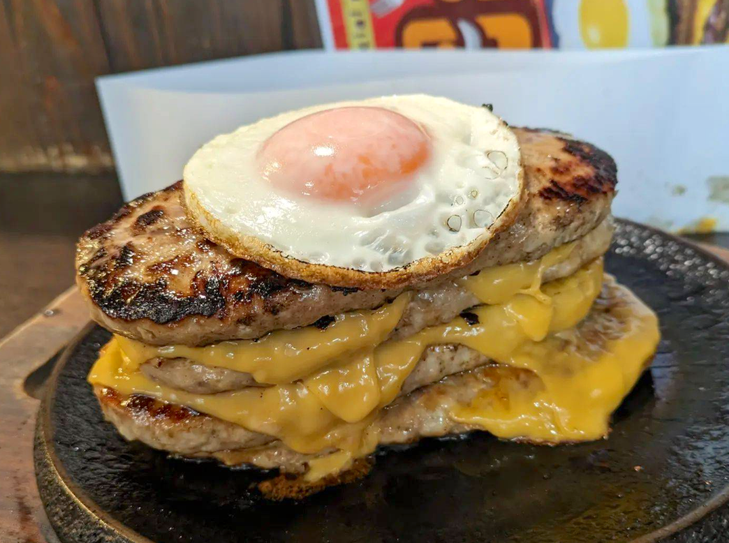 【2026最新】新宿デカ盛り調査！総重量2Kg超えの神コスパ名店