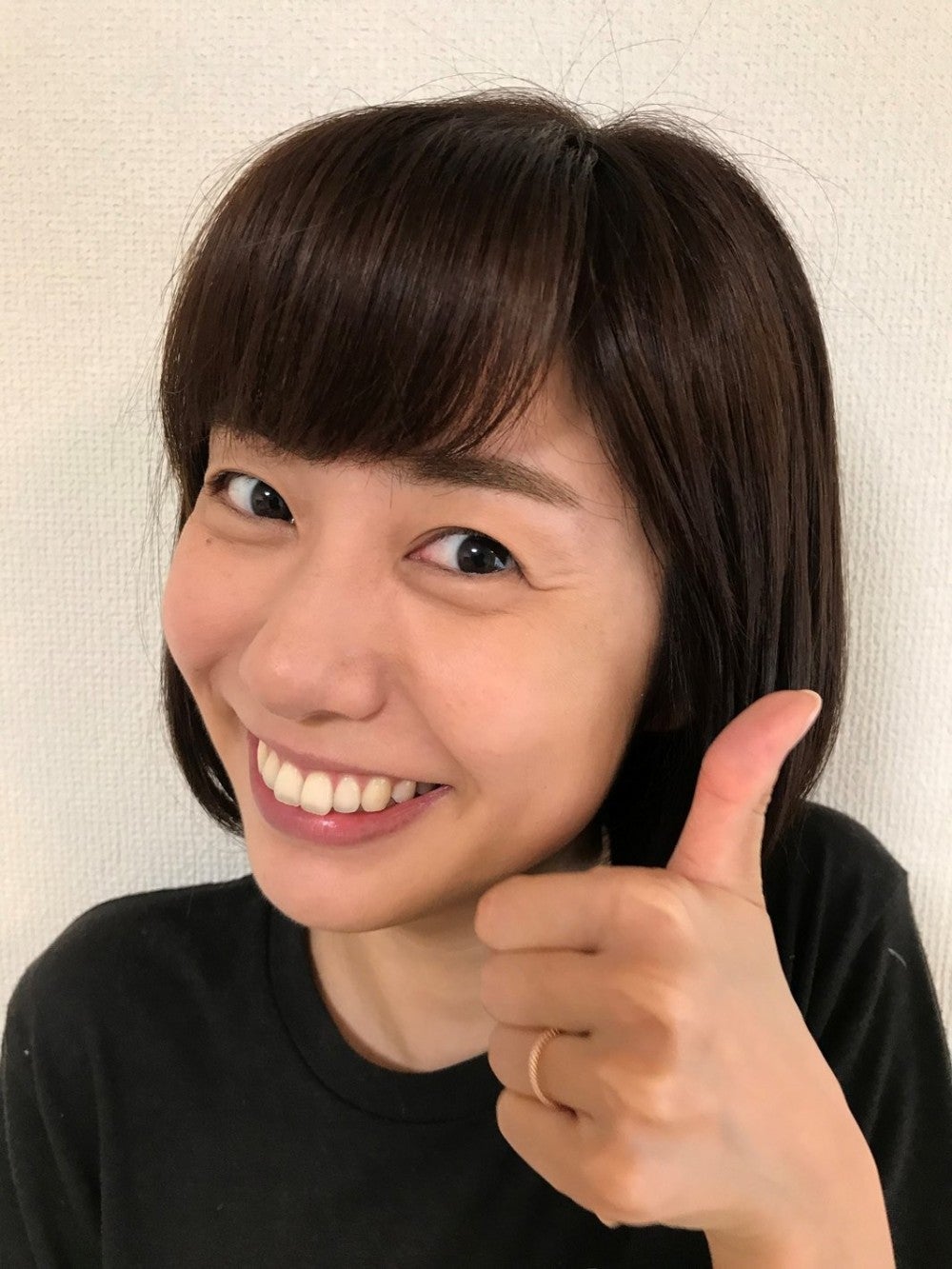 山崎アナのすっぴんが別人級と話題？素顔写真と美肌の秘密を徹底検証