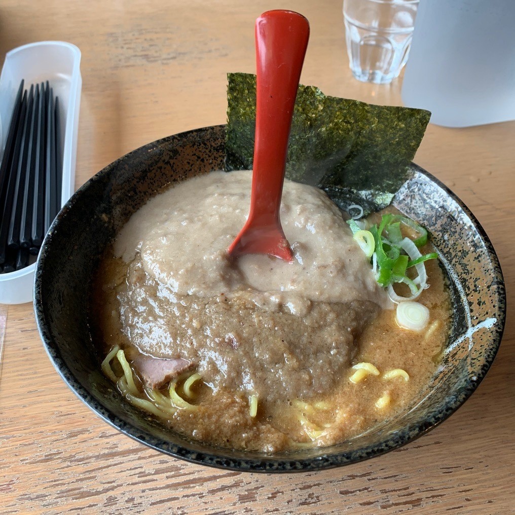 大岩亭の現在と特鳥のリアル！レンゲ立つ超濃厚ラーメンの評判を解剖