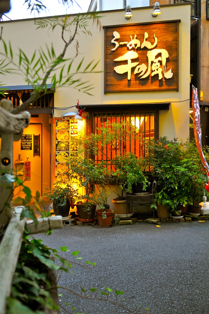 【2026年最新】京都・河原町の行列伝説「千の風」が世界を魅了し続ける理由：整理券攻略から至高の一杯まで徹底取材