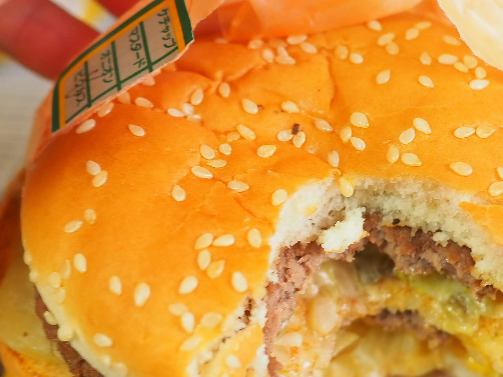 ビッグマックのピクルス多めは今も無料？頼み方と増量上限を徹底検証
