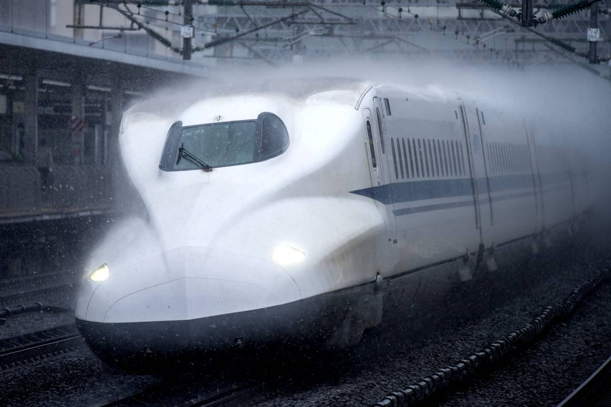 台風10号接近で東海道新幹線はどう動く？2026年運休基準の変更と知っておくべき「払い戻し・迂回」完全防衛術